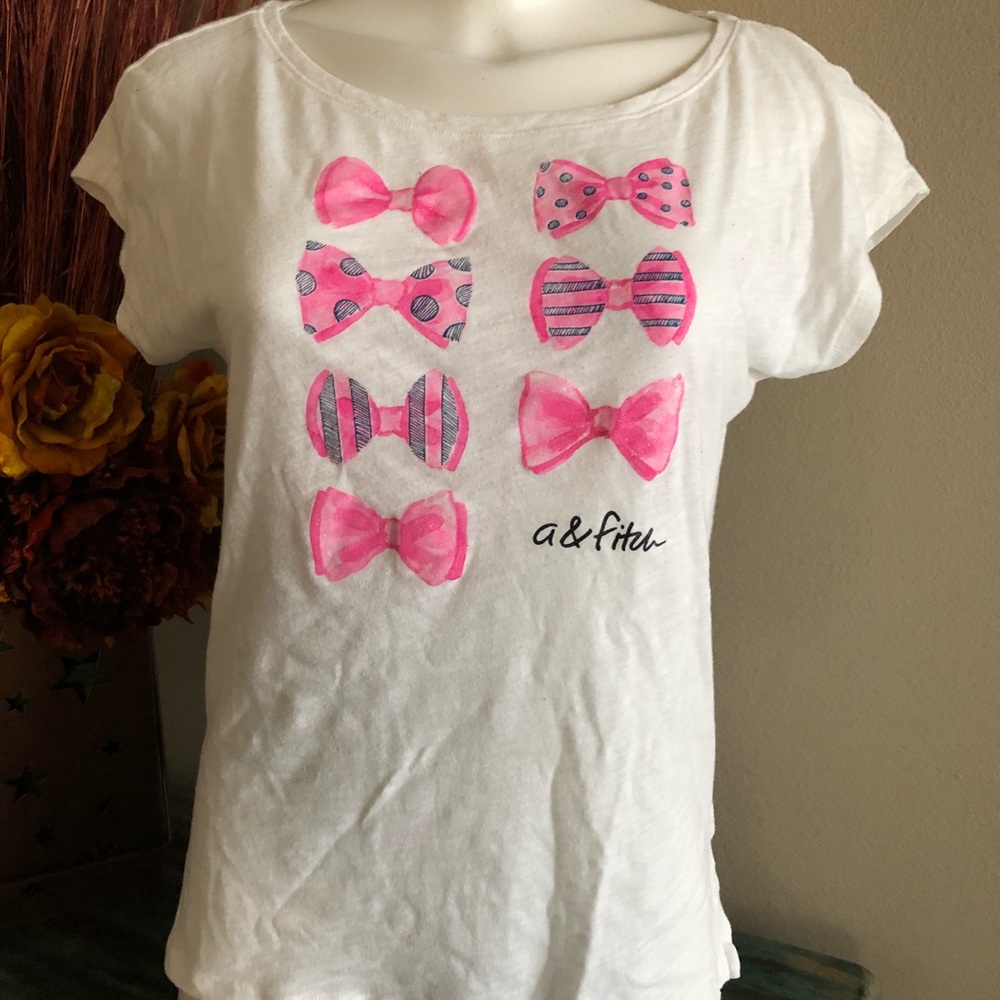 Abercrombie kids t shirt